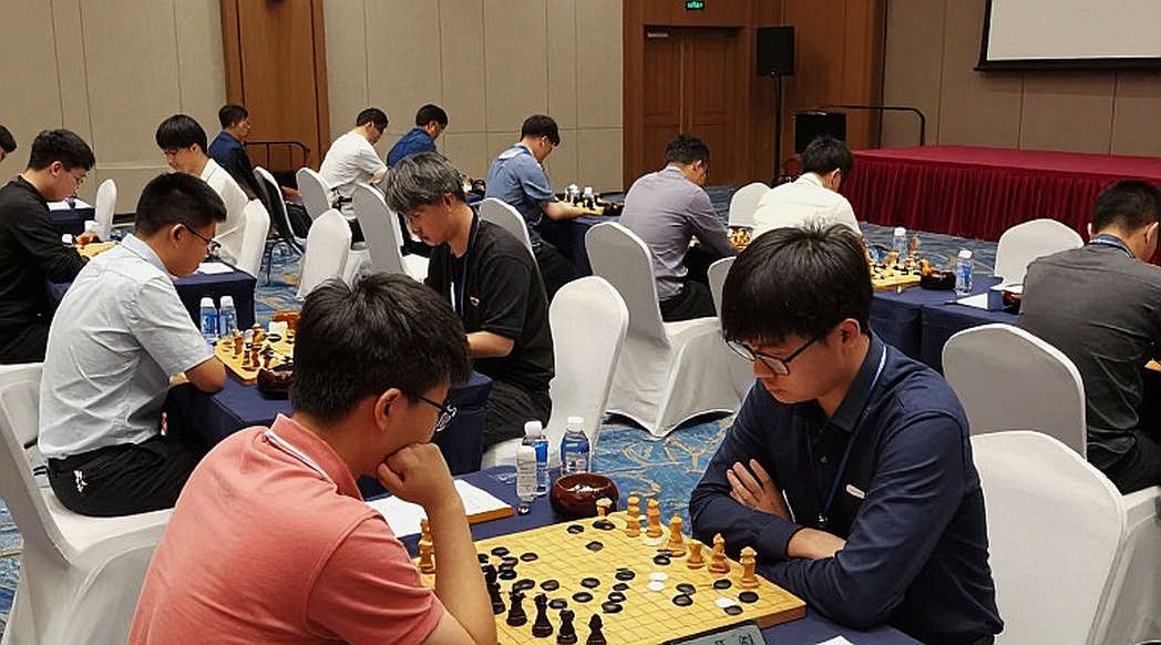 FIDE सर्वे: चार में तीन महिला शतरंज खिलाड़ियों ने लैंगिक पूर्वाग्रह या उत्पीड़न की सूचना दी