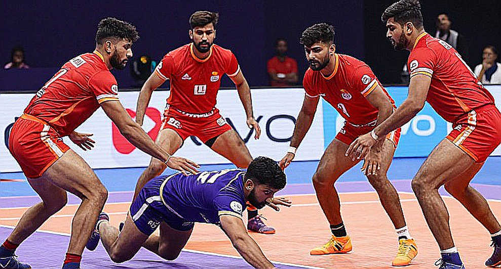 कबड्डी का सबसे महंगा रेडर और सबसे सस्ता कोना: ऑक्शन का गणित स्कोरबोर्ड से उलटा क्यों चलता है